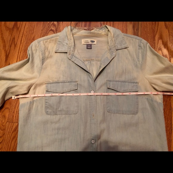 OLD NAVY Women’s Button Down Shirt, Size Medium - Picture 3 of 4